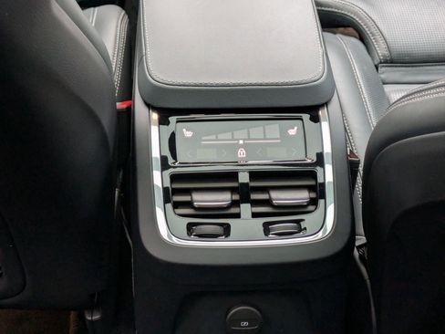 Certified 2023 Volvo XC90 T8 Ultimate image 28