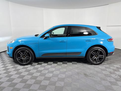 Certified 2021 Porsche Macan image 2