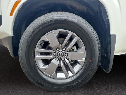 Used 2025 Nissan Frontier SV image 25