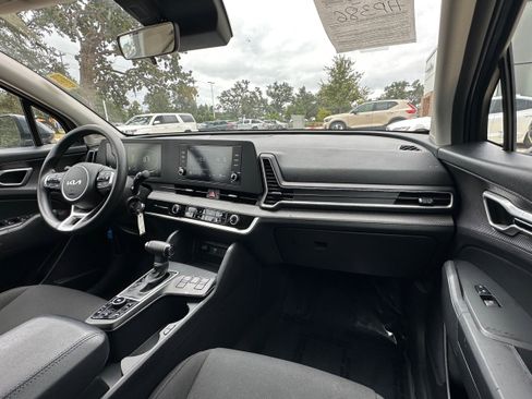 Used 2023 Kia Sportage LX image 13