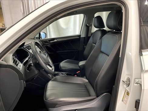 Used 2022 Volkswagen Tiguan SE AWD/4WD image 10