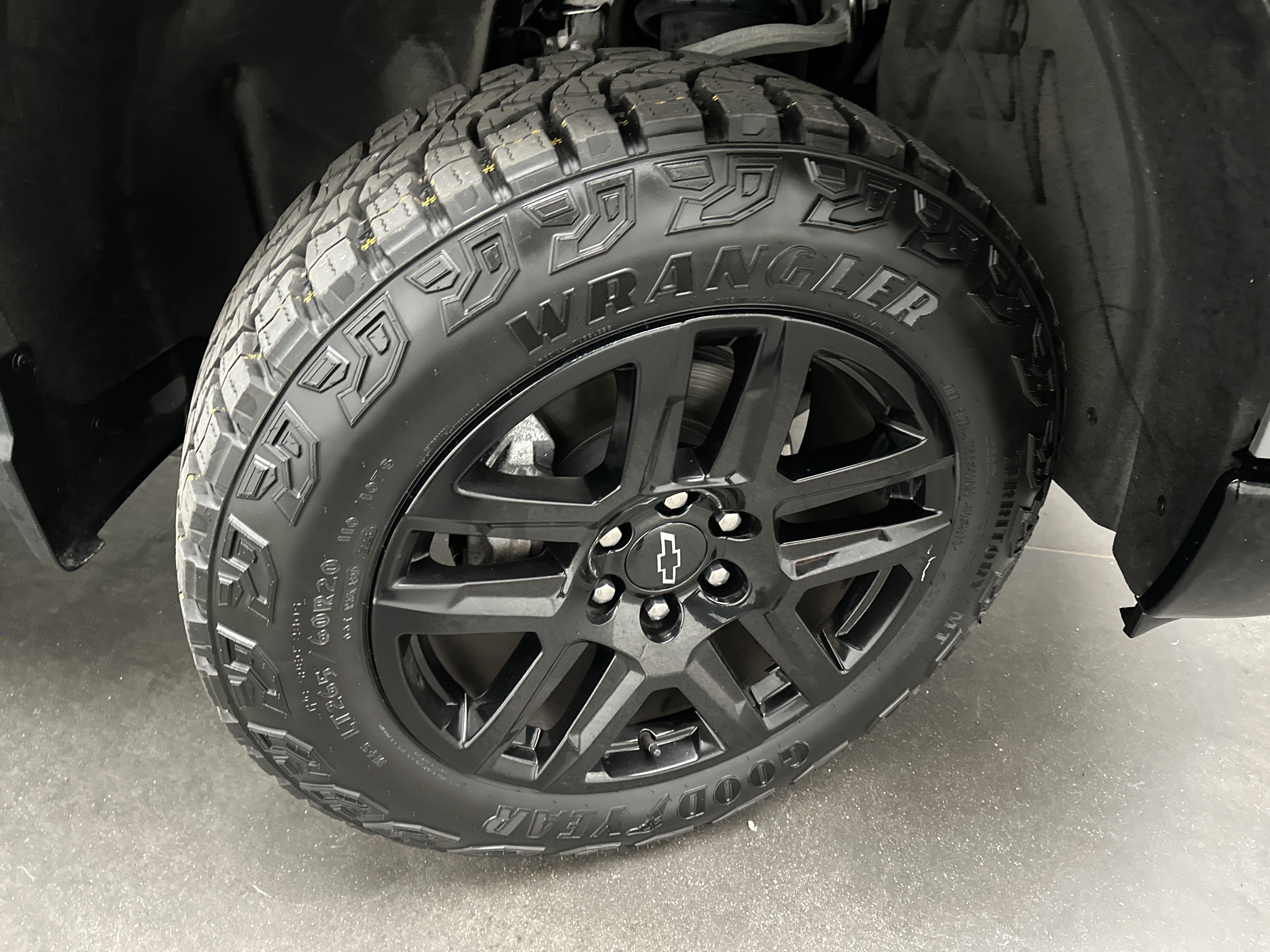 Used 2024 Chevrolet Silverado 1500 LT Trail Boss w/ LPO, Dark Essentials Package AWD/4WD image 11