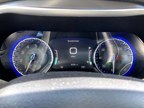 Used 2024 Chrysler Pacifica Touring-L FWD image 15