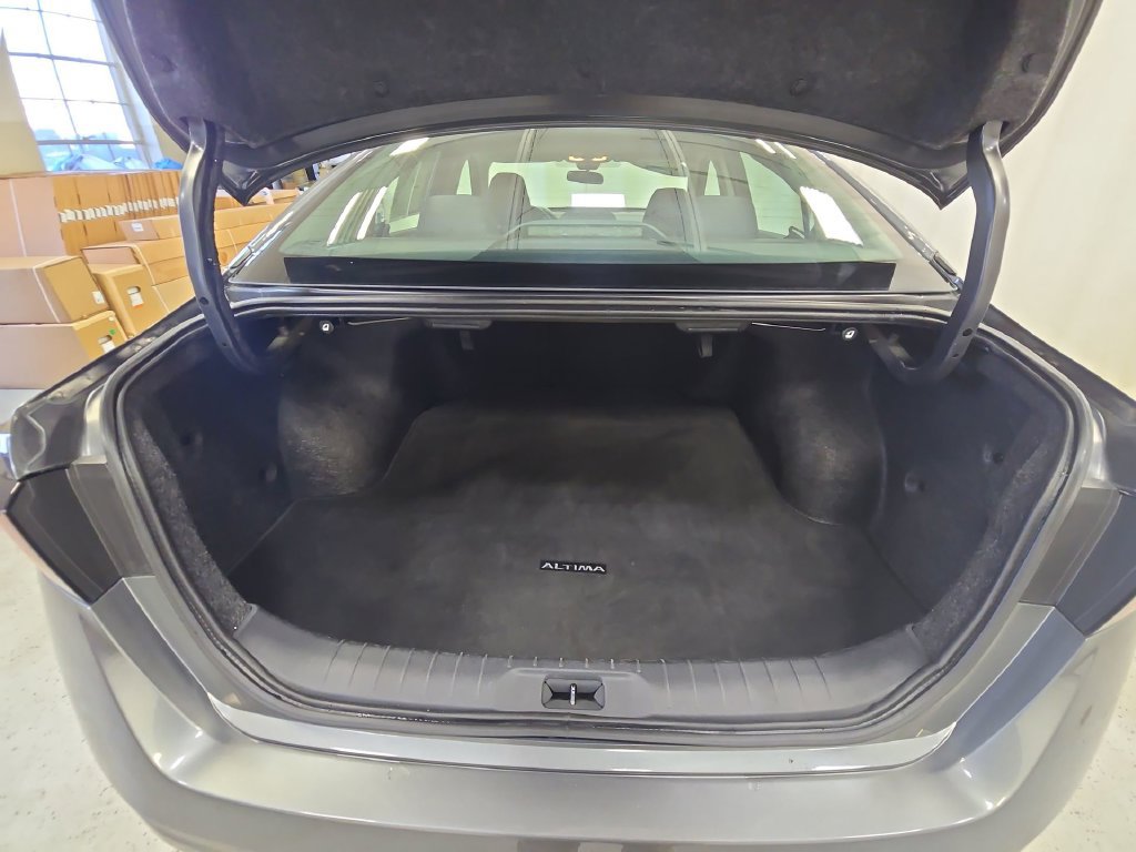 Used 2025 Nissan Altima 2.5 SV FWD image 34