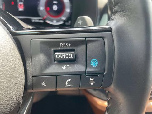 Used 2025 Nissan Pathfinder Platinum FWD image 24