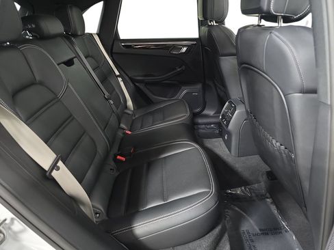 Certified 2025 Porsche Macan AWD/4WD image 26