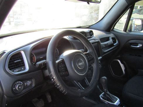 Used 2021 Jeep Renegade Latitude image 12