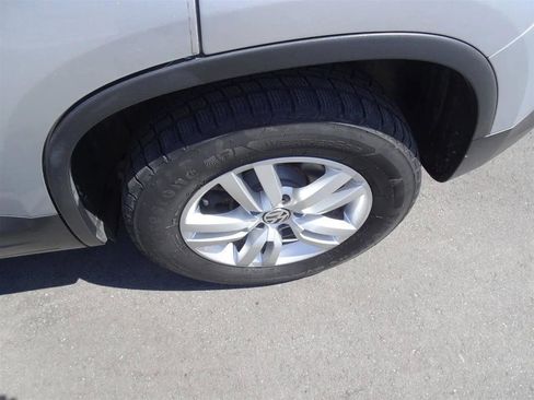 Used 2017 Volkswagen Tiguan S image 13