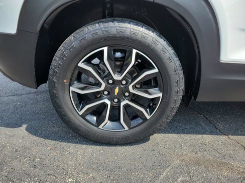 Used 2023 Chevrolet TrailBlazer ACTIV w/ Sun and Liftgate Package FWD image 8
