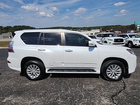 Used 2017 Lexus GX 460 image 9