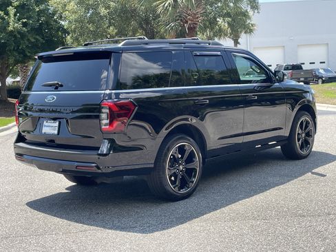 Used 2024 Ford Expedition Limited AWD/4WD image 9