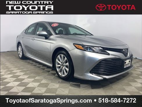 Used 2020 Toyota Camry LE image 1
