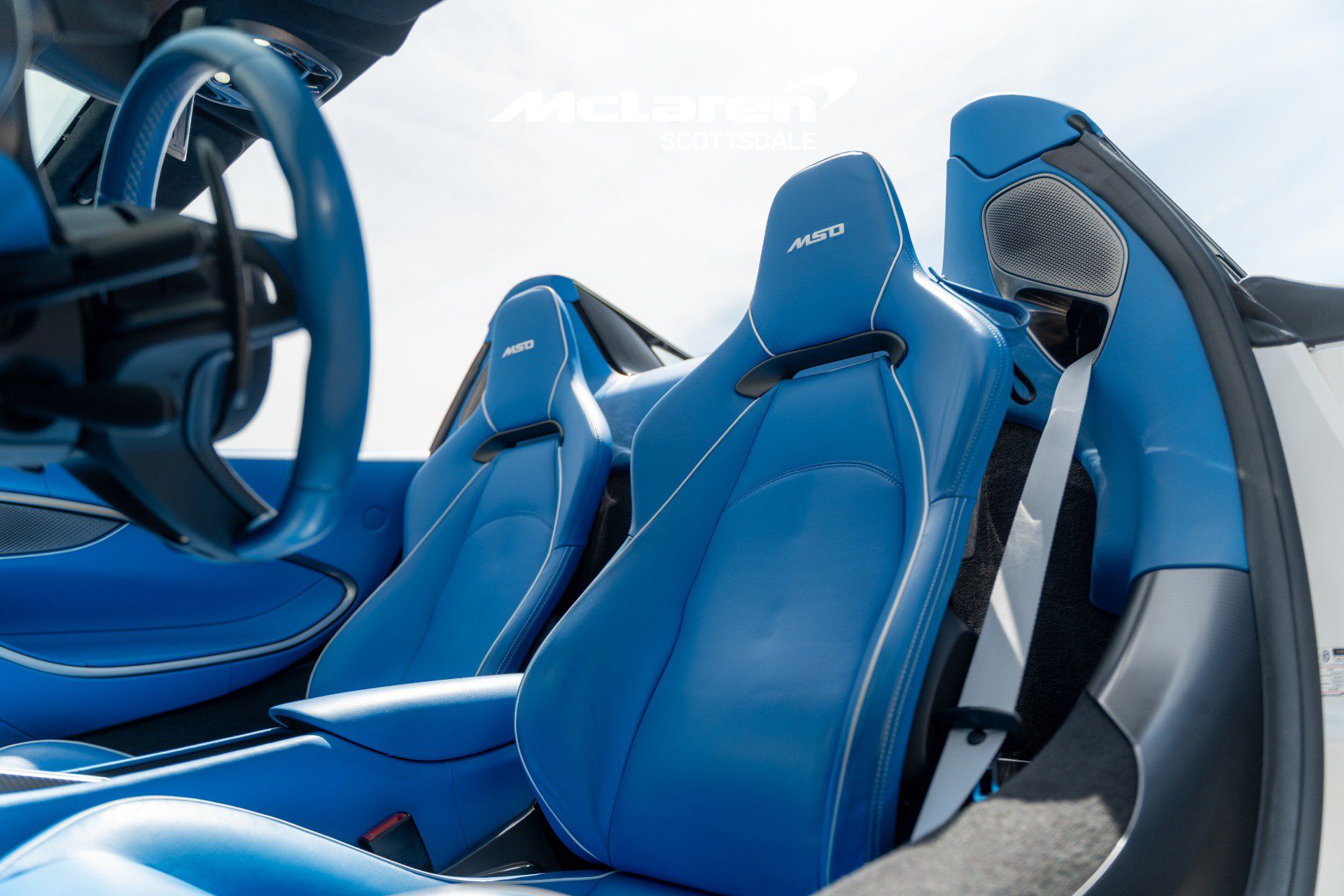 Used 2025 McLaren Artura Spider RWD image 11
