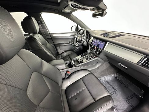 Certified 2025 Porsche Macan w/ Premium Package Plus AWD/4WD image 43