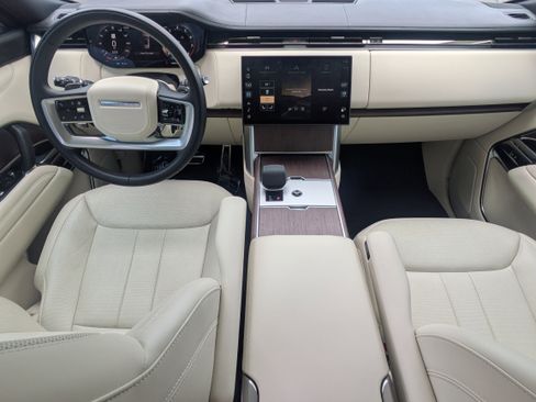 Used 2025 Land Rover Range Rover SE AWD/4WD image 15