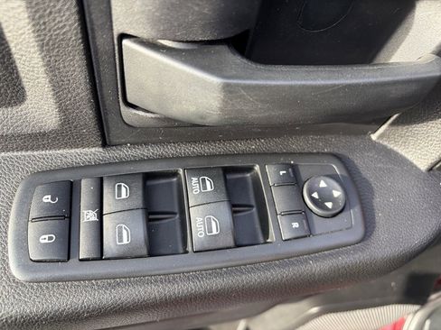 Used 2018 RAM 2500 Tradesman w/ Chrome Appearance Group image 9