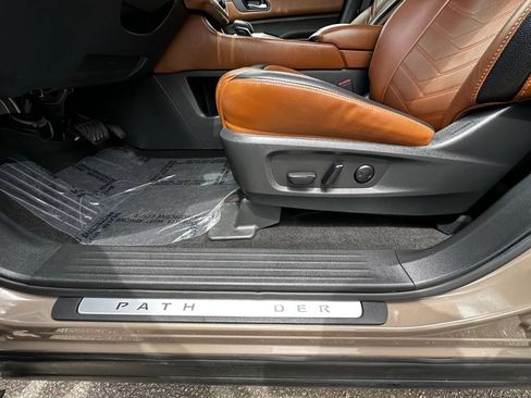Used 2023 Nissan Pathfinder Platinum FWD image 23
