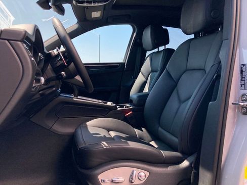 Used 2025 Porsche Macan image 24