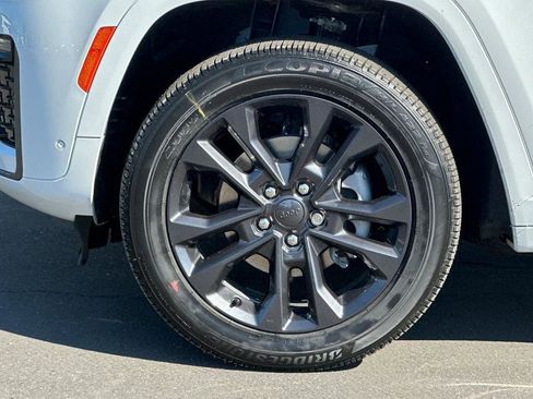 New 2026 Jeep Grand Cherokee Limited image 23