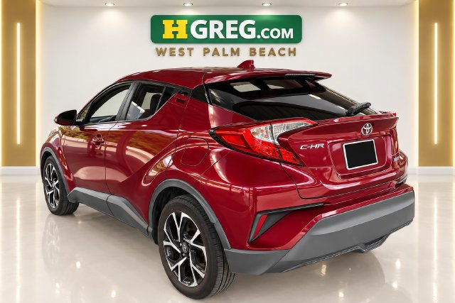 Used 2019 Toyota C-HR XLE FWD image 2