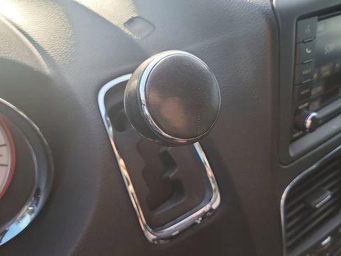 Used 2018 Dodge Grand Caravan GT image 31