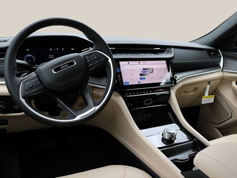 New 2026 Jeep Grand Cherokee Limited RWD image 13