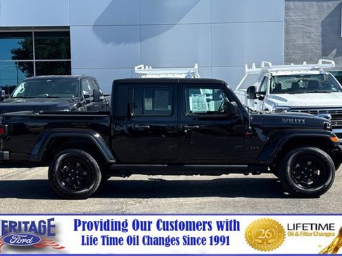 Used 2022 Jeep Gladiator Sport AWD/4WD image 3