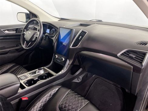 Used 2023 Ford Edge Titanium image 28