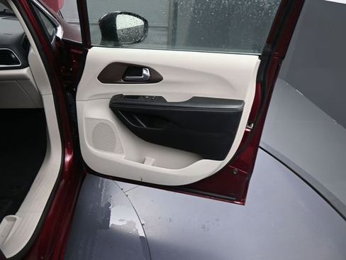 Used 2022 Chrysler Voyager LX FWD image 25