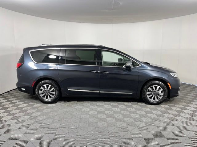 Used 2021 Chrysler Pacifica Limited FWD image 8