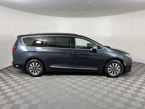 Used 2021 Chrysler Pacifica Limited FWD image 8