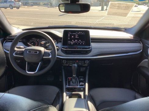 Used 2025 Jeep Compass Latitude w/ Convenience Group image 6