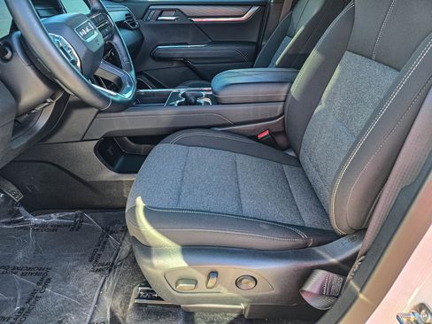 Used 2025 GMC Acadia Elevation FWD image 16
