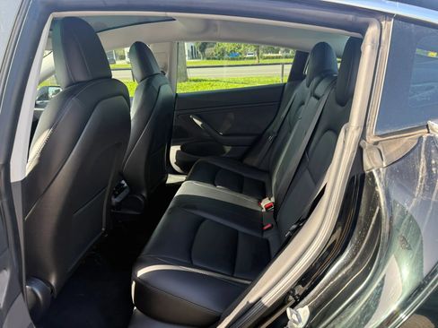 Used 2019 Tesla Model 3 Standard Range RWD image 4