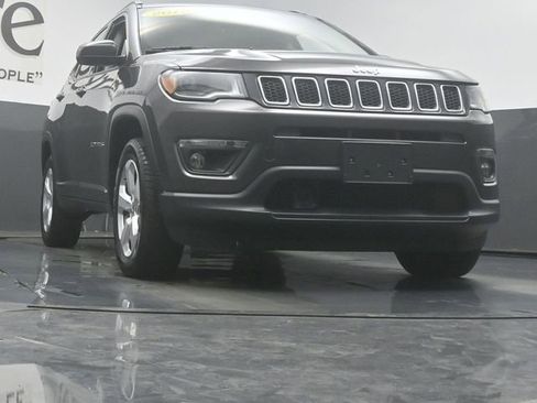 Used 2018 Jeep Compass Latitude w/ Popular Equipment Group AWD/4WD image 3