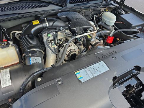 Used 2006 Chevrolet Silverado 2500 LT w/ Heavy-Duty Power Package AWD/4WD image 13
