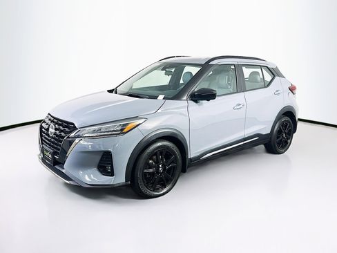 Used 2024 Nissan Kicks SR w/ SR Premium Package image 3