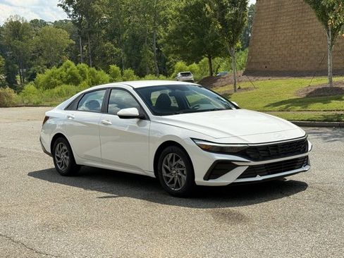 Used 2024 Hyundai Elantra SEL image 7