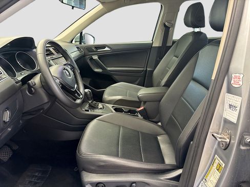 Used 2021 Volkswagen Tiguan SE image 12