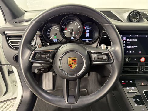 Certified 2022 Porsche Macan AWD/4WD image 18
