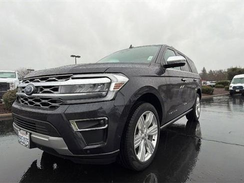 Used 2024 Ford Expedition Platinum image 9