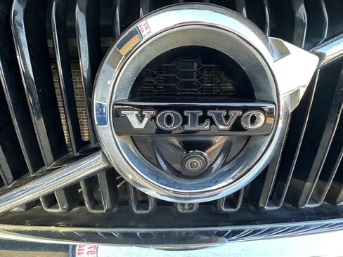 Used 2019 Volvo XC60 T5 Momentum w/ Multimedia Package FWD image 38