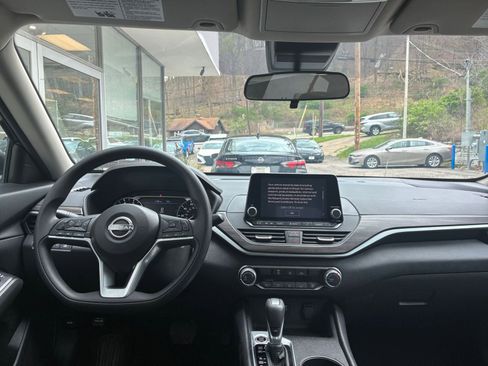 Used 2025 Nissan Altima 2.5 SV FWD image 34