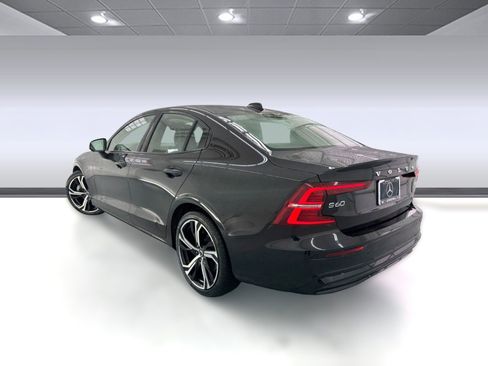 Used 2025 Volvo S60 B5 Plus image 3