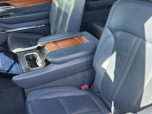 Used 2022 Jeep Grand Wagoneer Series II image 29