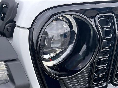 Used 2025 Jeep Wrangler Willys image 27