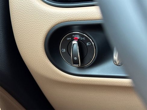 Used 2025 Porsche Macan image 32