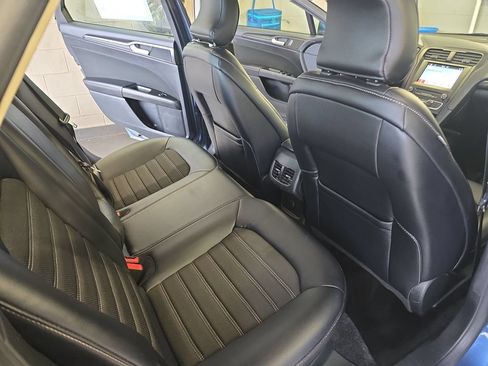 Used 2018 Ford Fusion SE w/ Equipment Group 201A FWD image 12