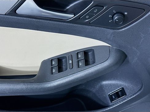 Used 2017 Volkswagen Jetta SE image 24