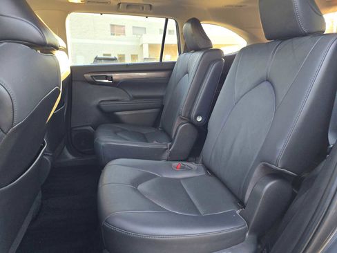 Certified 2021 Toyota Highlander Platinum image 19